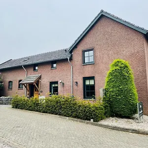 Vakantiehuis Attractive Farmhouse In South Limburg With Terrace, Klimmen